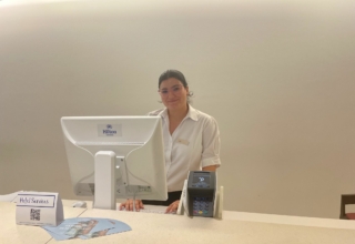Lidia realizando sus prácticas de Recepcionista en el Hotel Hilton Barcelona