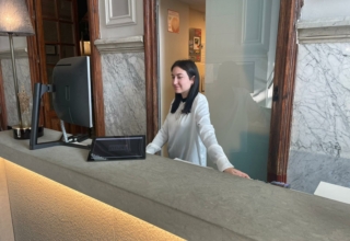 Silvia, inicias sus prácticas de Recepcionista en el Hotel Intur Palacio San Martin en Madrid