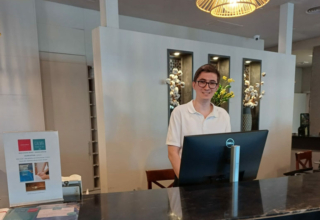 Álvaro, inicia sus prácticas de Recepcionista en el Hotel Leonardo Fuengirola Costa del Sol